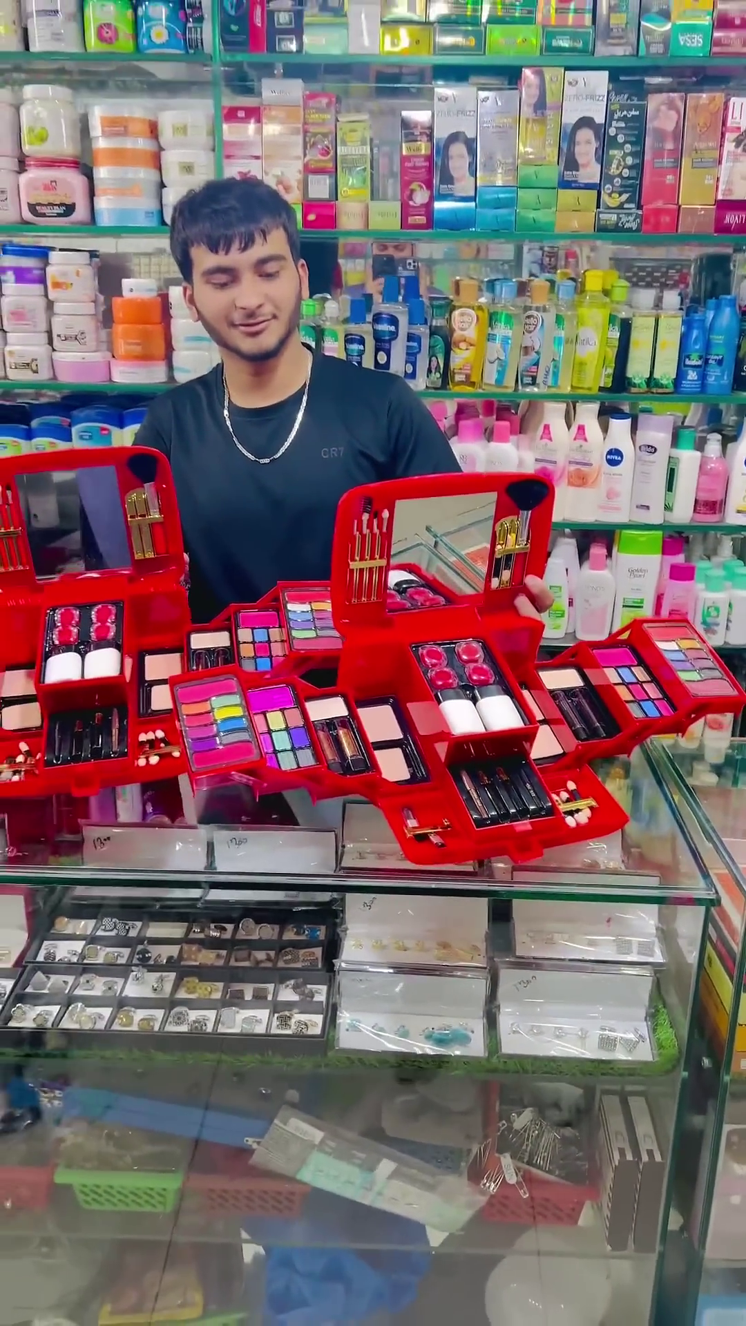 TOUR CASE Multi Usable Portable Makeup Kit with Mirror and Beauty Essentials Set ONLY 39 (19OCT1)