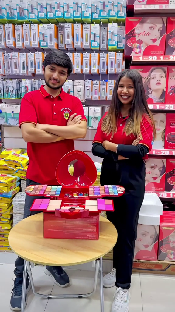 Winter Beauty Box ✨ Stylish Makeup Kit + Mirror – Travel Friendly (2dec6) (Copy)