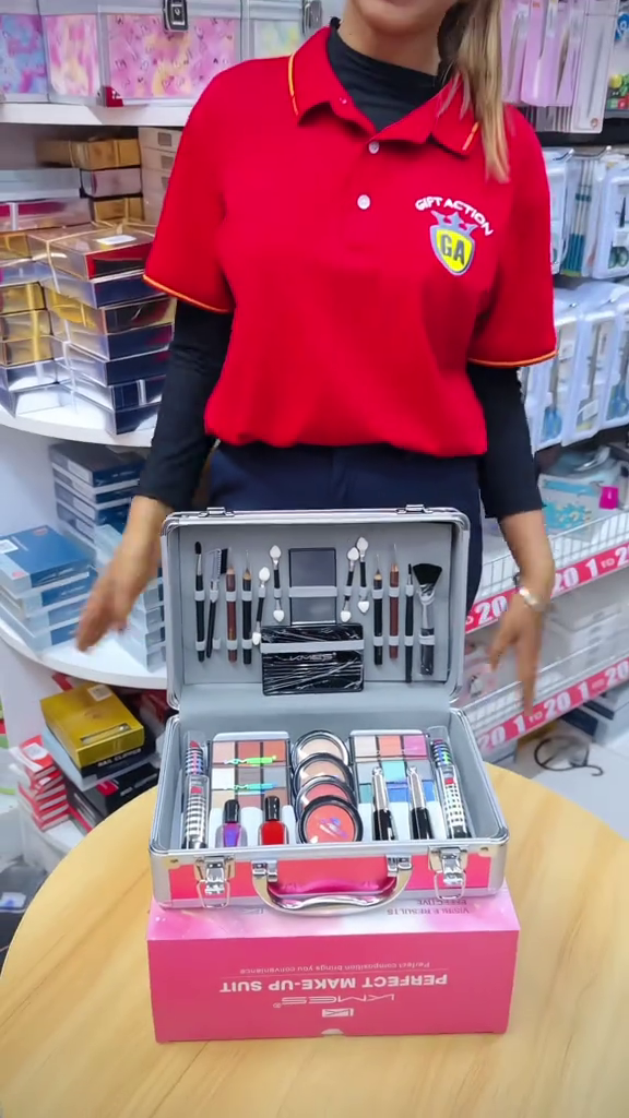 Winter Wonderland Offer ❄️ Stylish Makeup & Mirror Set – Perfect Gift (2dec10) (Copy)