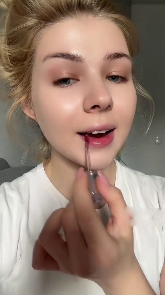 Berry Glow Liquid Lip Tint SNK SL1 17JAN3