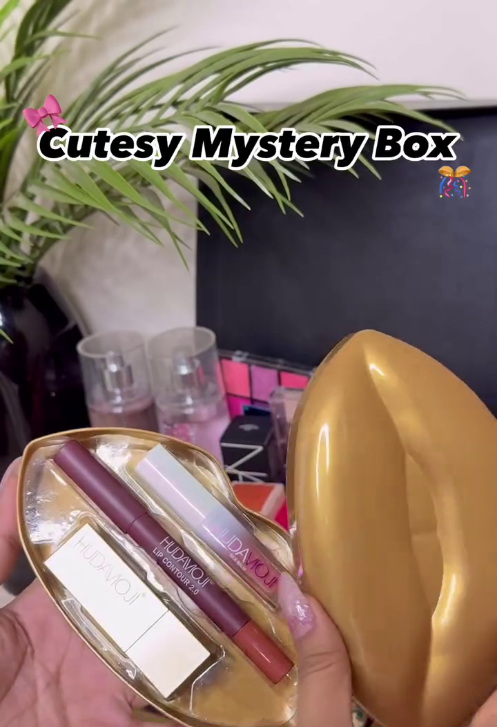 Cutesy Glam Mystery Makeup Box SNK SL10 13JAN10