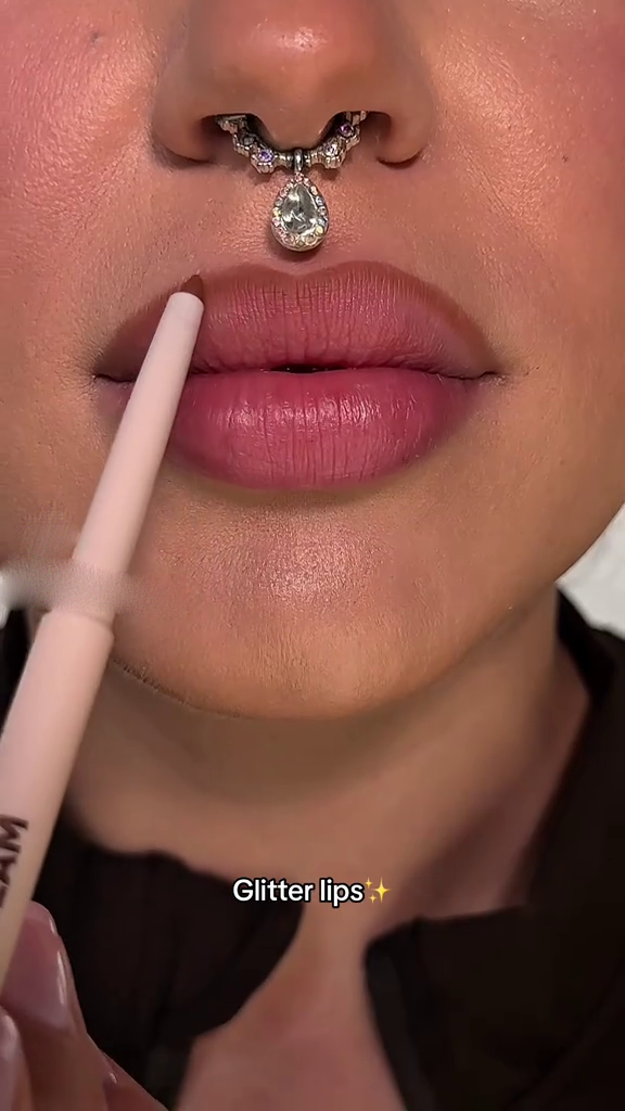 Ruby Spark Glitter Lip Topper SNK SL1 17JAN4