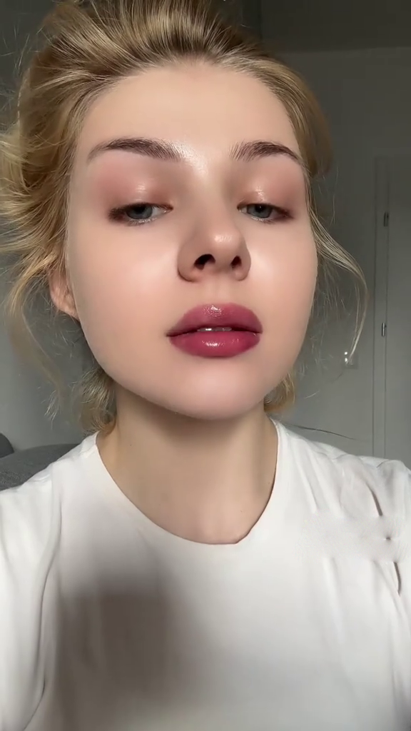Berry Glow Liquid Lip Tint SNK SL1 17JAN3
