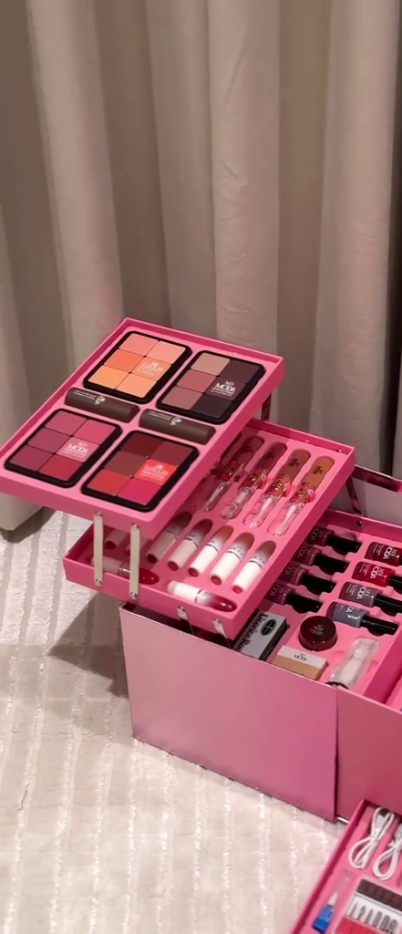 Kit Fantasu Ultimate All-in-One Makeup Vanity Box SNK SL8 13JAN8