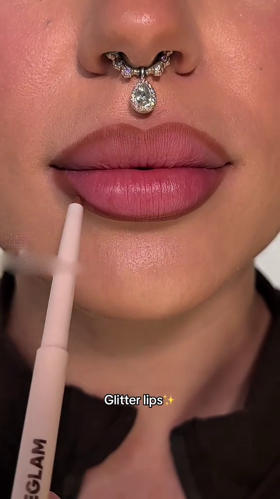 Ruby Spark Glitter Lip Topper SNK SL1 17JAN4