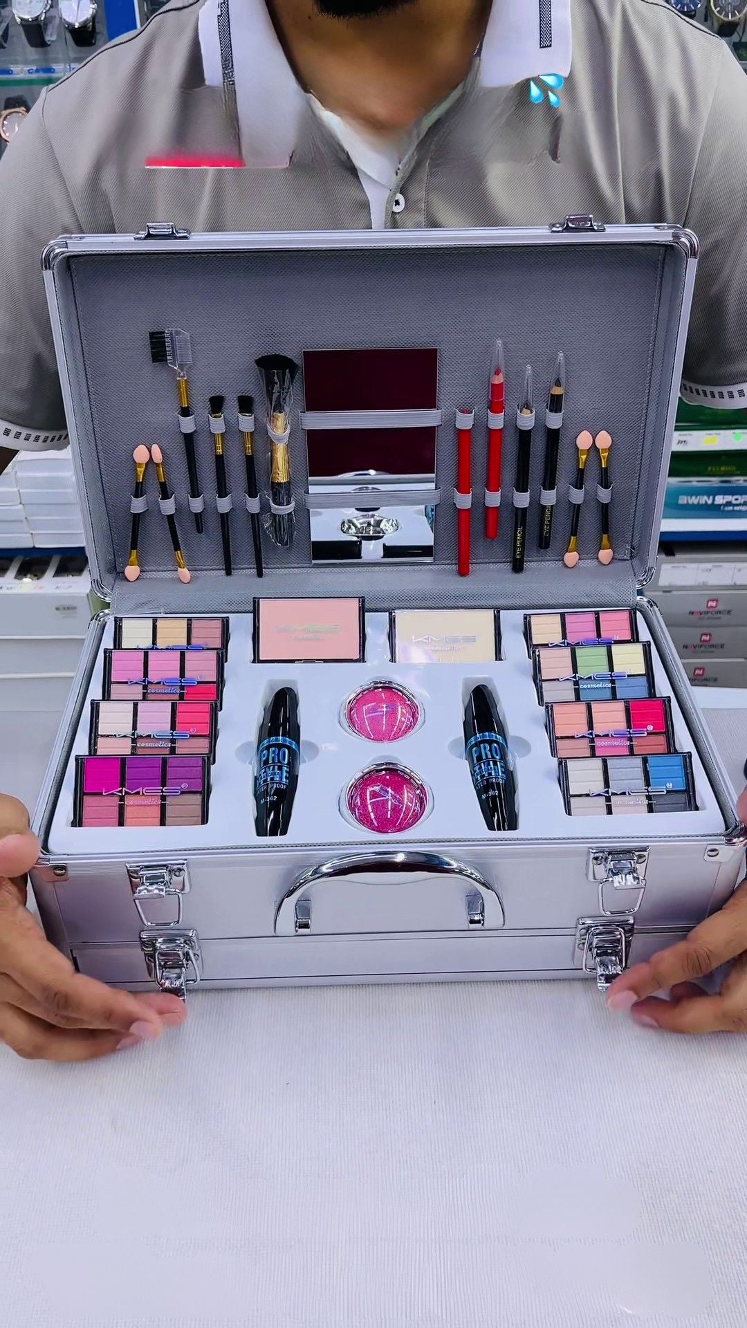 💋 Winter Diva Portable Makeup Set