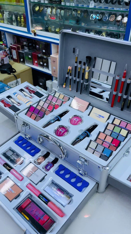 💋 Winter Diva Portable Makeup Set