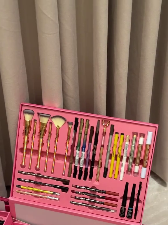 Kit Fantasu Ultimate All-in-One Makeup Vanity Box SNK SL8 13JAN8