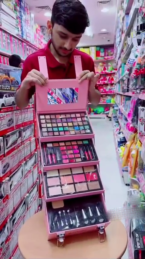 Miss Young Pro Glam Makeup Vanity Box SNK SL5 13JAN5