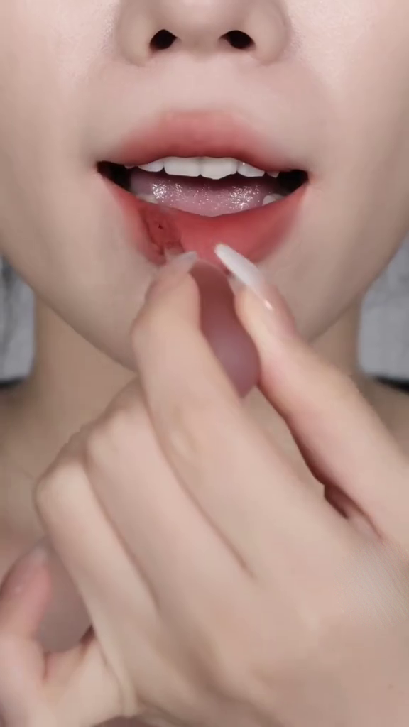 Soft Cocoa Blur Lip Tint SNK SL8 17JAN10