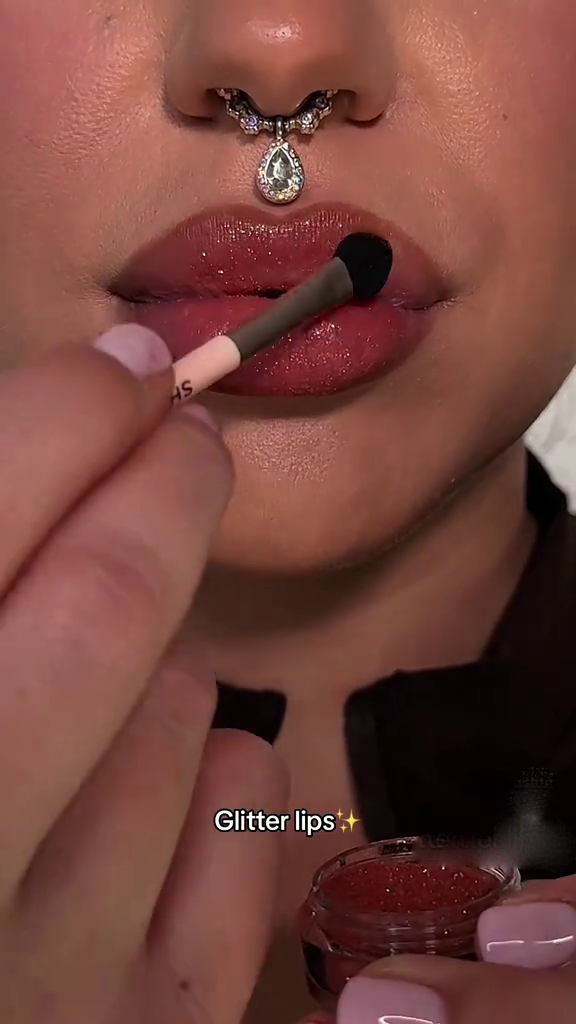 Ruby Spark Glitter Lip Topper SNK SL1 17JAN4