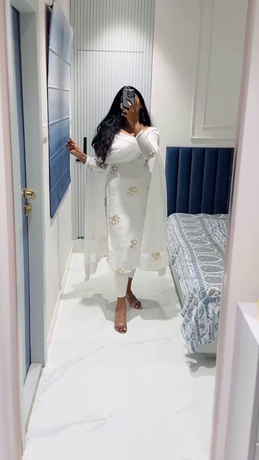 Dhamakaa Exclusive Sale Festival Special Divine White Kurtis Just 90/- Rs. 2AG4