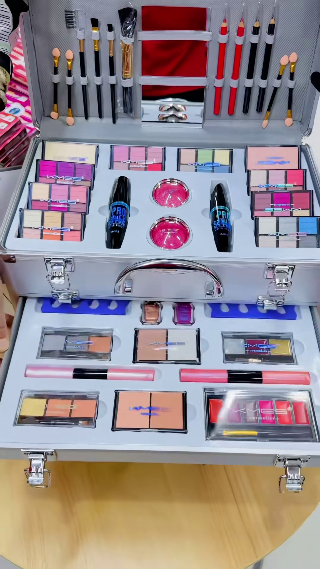 ❄️ Winter Glow Portable Makeup Kit with Mirror