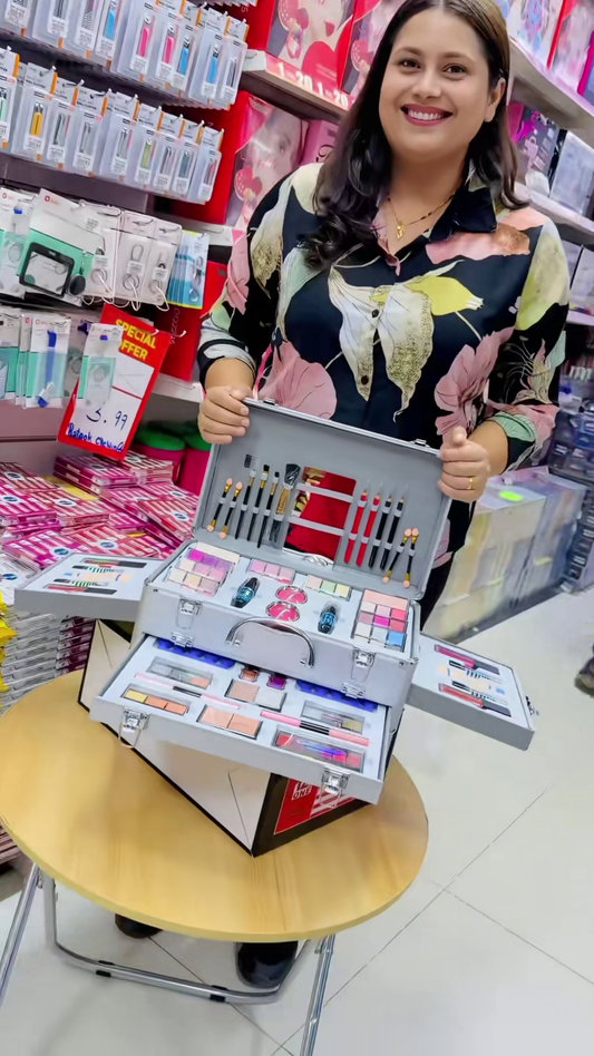 ❄️ Winter Glow Portable Makeup Kit with Mirror