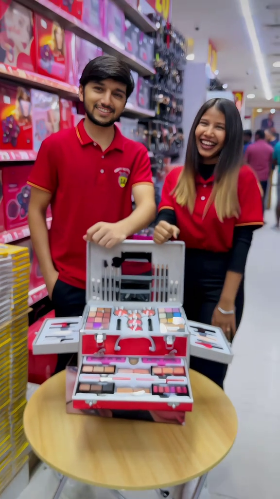 Snowy Season Offer ❄️ Portable Makeup Kit with Mirror – Stylish & Handy (2dec3)