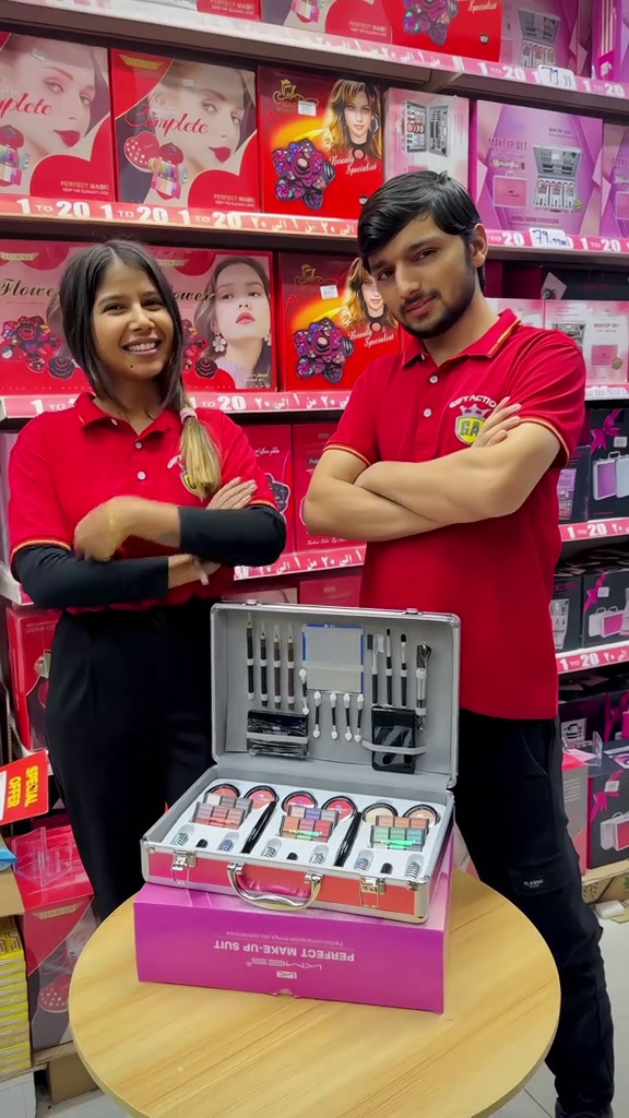 Winter Glam Deal 💄 All-in-One Makeup Kit with Built-In Mirror (2dec4)