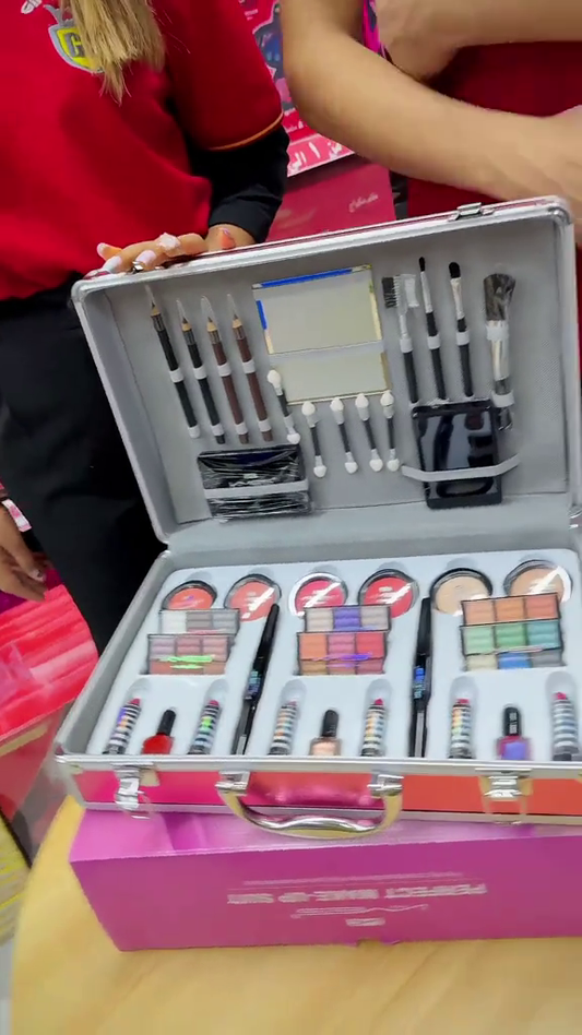 Winter Glam Deal 💄 All-in-One Makeup Kit with Built-In Mirror (2dec4) (Copy)