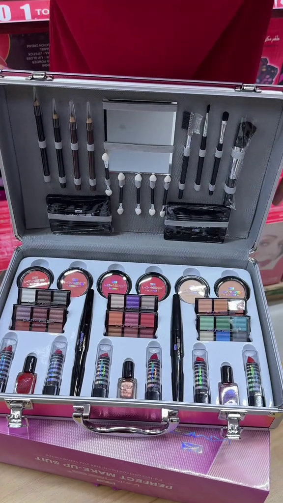 Summer Glam Deal 💄 All-in-One Makeup Kit with Built-In Mirrorrr