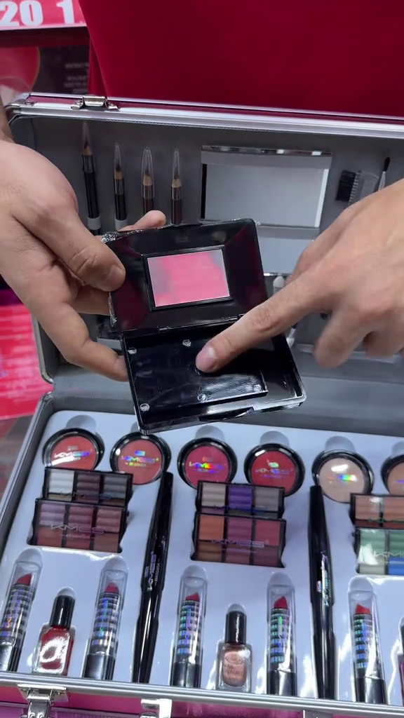 Summer Glam Deal 💄 All-in-One Makeup Kit with Built-In Mirrorrr