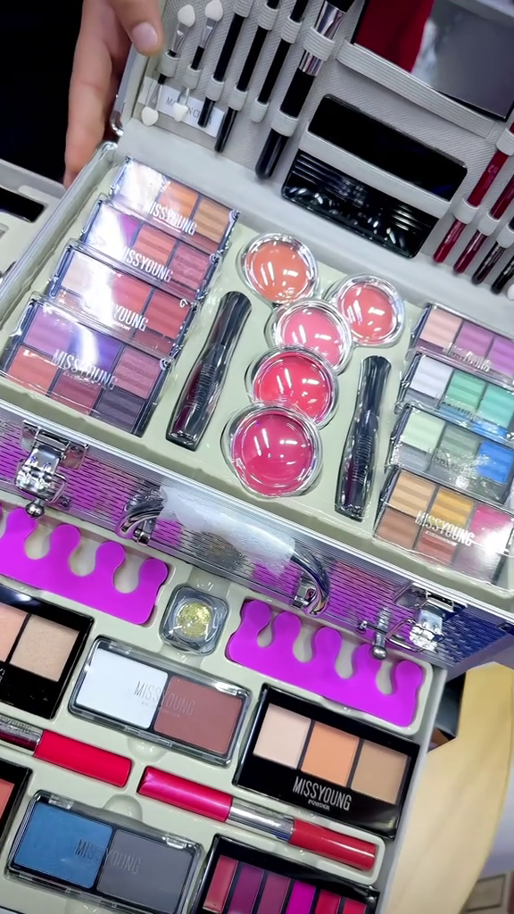 Hot Winter Sale 🔥 Compact Mirror Makeup Kit – Beauty On the Go  (2dec7) (Copy)