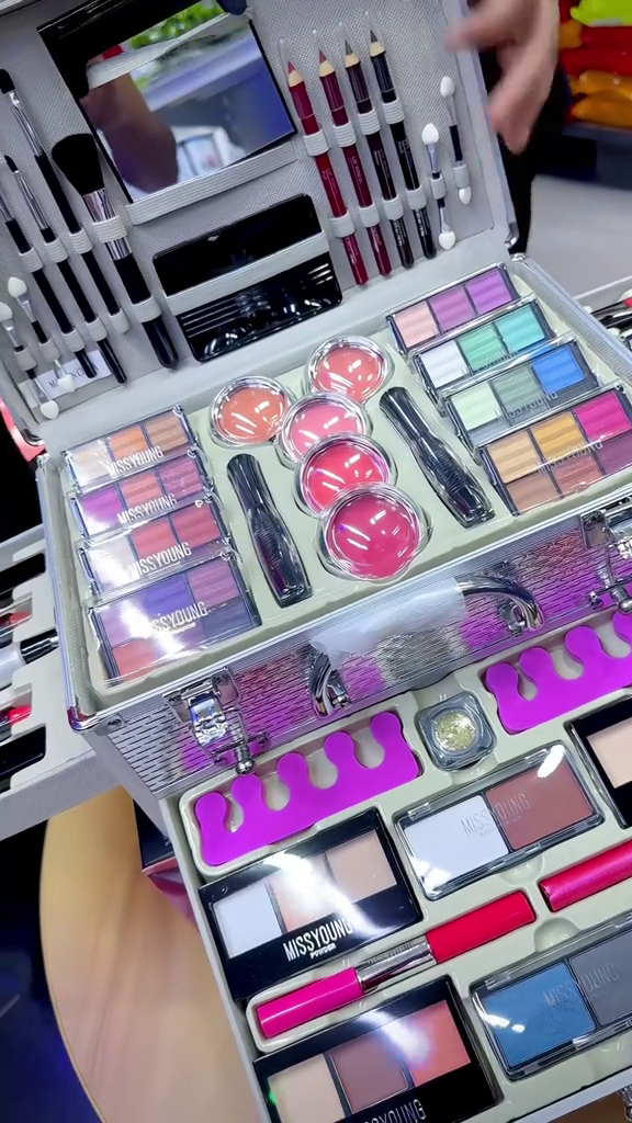 Hot Winter Sale 🔥 Compact Mirror Makeup Kit – Beauty On the Go  (2dec7) (Copy)