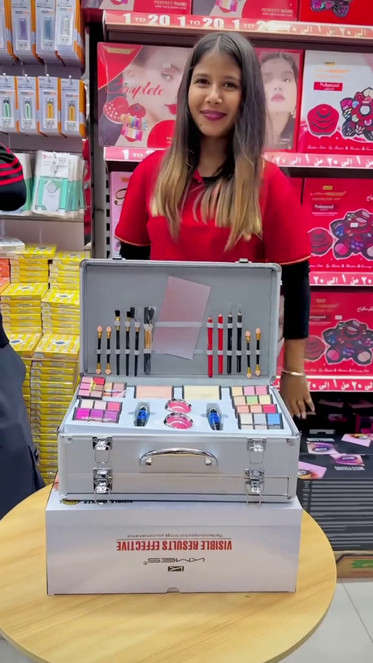 Winter Discount ❄️ Premium Stylish Makeup Kit with Mirror (2dec8) (Copy)