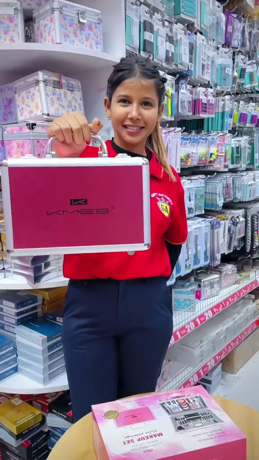 Winter Wonderland Offer ❄️ Stylish Makeup & Mirror Set – Perfect Gift (2dec10)