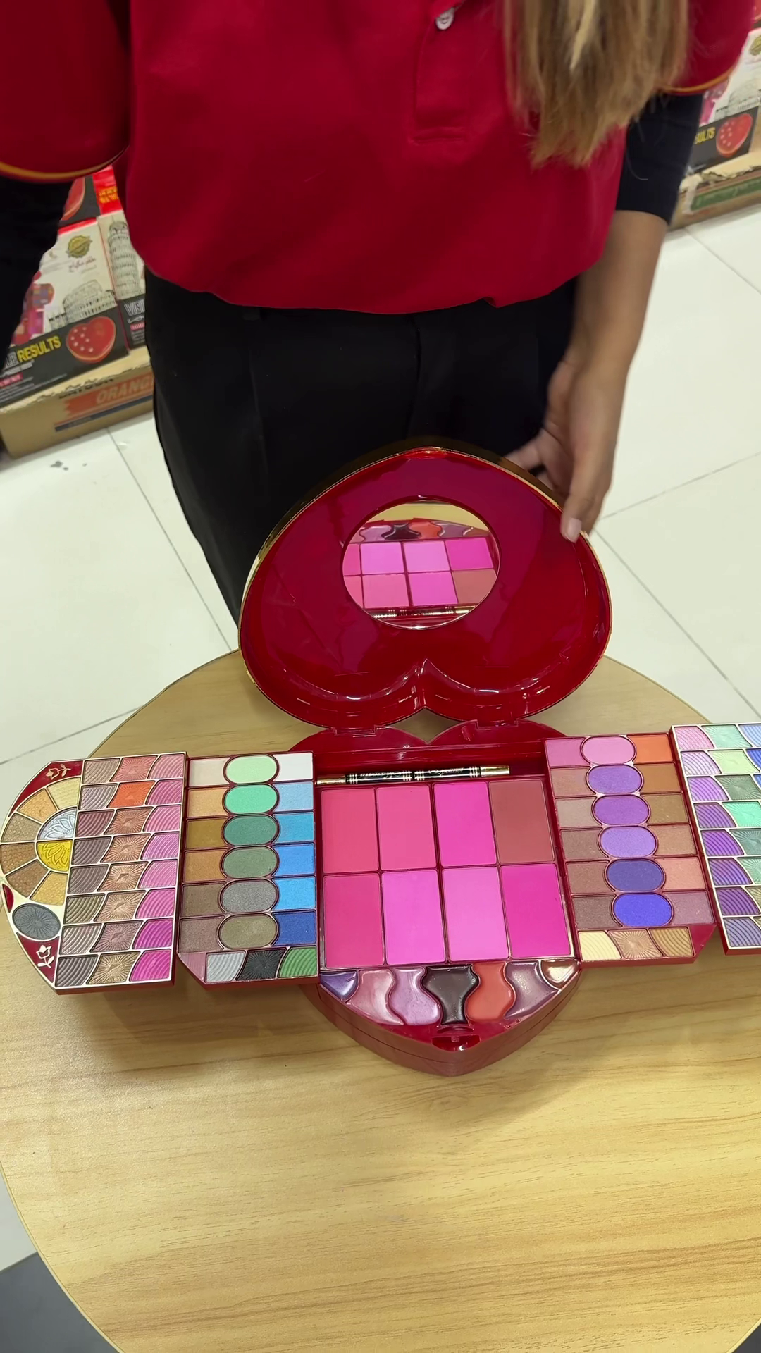 Summer Glam Deal 💄 All-in-One Makeup Kit with Built-In Mirrorr