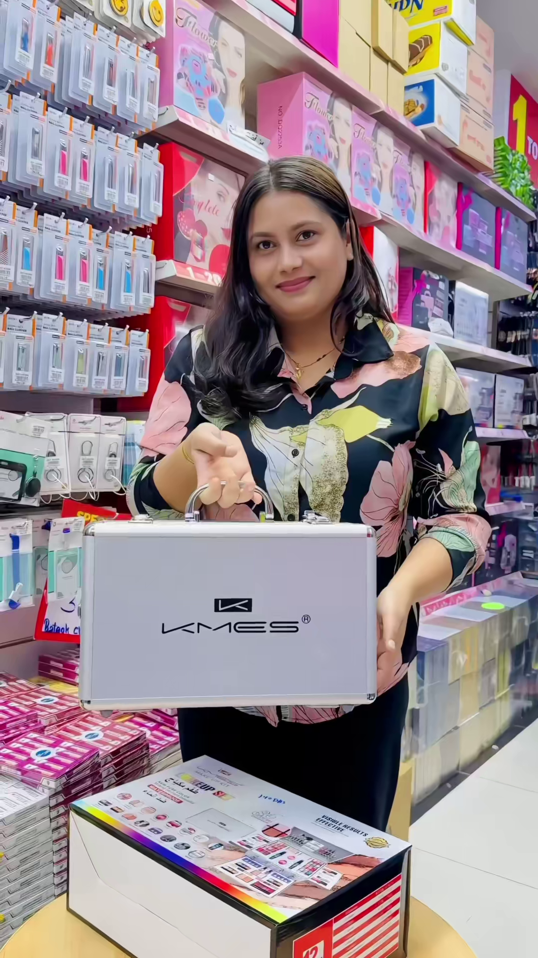 Winter Sale Moving Makeup Kit with Mirror and Beauty Portable Set Online (16SEP1) 39