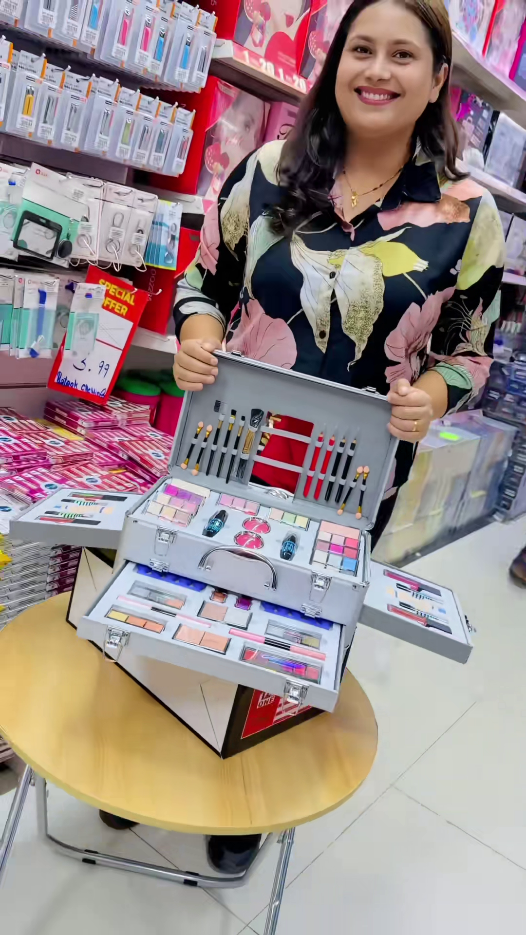 Winter Sale Moving Makeup Kit with Mirror and Beauty Portable Set Online (16SEP1) 39